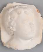 Обзор. Marmor-Relief &quot;Kinderporträt mit gelocktem Haar&quot;, unsigniert, ges. 17x14x6,5 cm