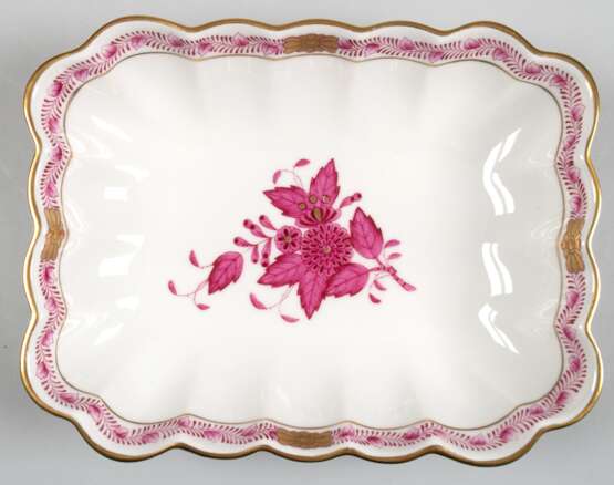 Herend-Schale, rechteckig, Apponyi Purpur mit Goldstaffage, gewellter Rand, 4x18x14 cm - photo 1