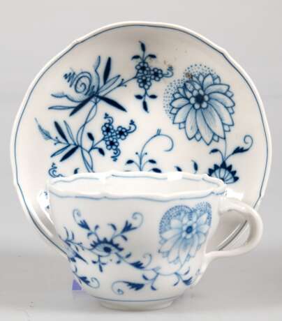 Meissen-Tasse mit UT, Zwiebelmuster, Schwertermarke mit 2 Schleifstrichen - фото 1