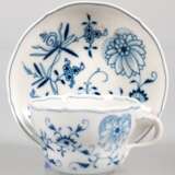 Meissen-Tasse mit UT, Zwiebelmuster, Schwertermarke mit 2 Schleifstrichen - фото 1