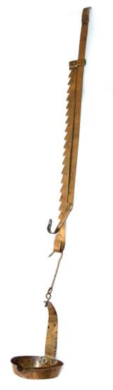 Leuchtersäge mit Tranküsel, Messing, um 1800, Gebrauchspuren, L. 60,5 cm - photo 1