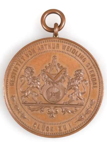 Tragbare Bronze-Medaille "Erinnerung an den 22. Verbandstag der Bäckerinnen in Stendal", 37 mm, 22,06 g - photo 1
