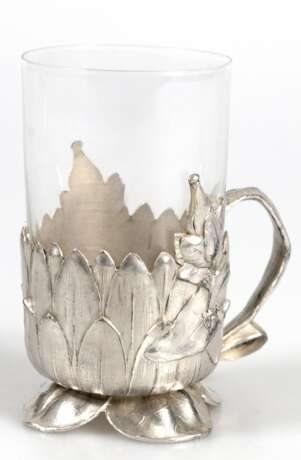 Jugendstil-Teeglashalter, WMF, mit Floralrelief und Glaseinsatz, Ges.-H. 11,5 cm - photo 1
