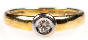 Brillant-Ring, 585er GG/WG, besetzt mit 1 Brillanten von 0,10 ct. (punziert) in Zargenfassung, Ges.-Gew. 2,45 g, RG 52,5