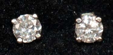 Brillant-Ohrstecker, 585er WG, besetzt mit 2 Brillanten von zus 0,22 ct. in Krappenfassung, Ges-Gew. 1,0 g