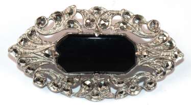 Brosche, Silber, Onyx und Markasiten, ca. 3,8 x 2,0 cm