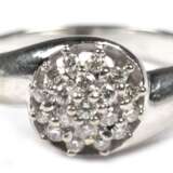 Brillant-Ring, 585er WG, rosettenförmig ausgefasst mit 19 Brillanten von zus. ca. 0,38 ct., Ges.-Gew. 4,40 g, RG 58 - Foto 1