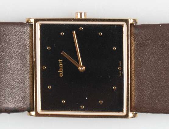 Armbanduhr "a.b.art", Biel Schweiz, Bauhaus Design, flaches quadratisches Gehäuse vergoldet, Punktindizes auf schwarzem Zifferblatt, 9,9x2,9 cm, funktionstüchtig, braunes Lederarmband mit Trages… - photo 1