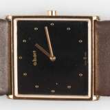 Armbanduhr "a.b.art", Biel Schweiz, Bauhaus Design, flaches quadratisches Gehäuse vergoldet, Punktindizes auf schwarzem Zifferblatt, 9,9x2,9 cm, funktionstüchtig, braunes Lederarmband mit Trages… - photo 1