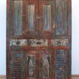 Schrank, Indonesien, Massivholz, farbig gefaßt, mit 4 Türen und 3 Schubladen, 2 Einlegebretter, Gebrauchspuren, 184x135x66 cm - photo 1