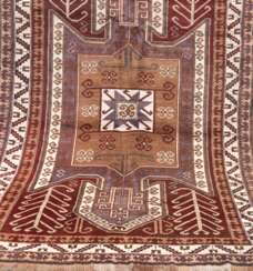 Kars, Anatolie, Wolle auf Wolle, mit geometrischer Zeichnung auf braunem Grund, 280x186 cm