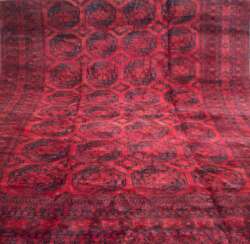 Ersari, Afghanistan, Wolle auf Wolle, schwarzes Muster auf rotem Grund, an Kante verfärbt, Fransen unterschiedl. lang, 410x300 cm