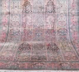 Ghom, Seide, gemusterte Rechtecke, rosa Grund, fleckig, 330x230 cm