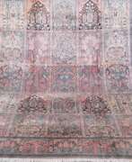 Overview. Ghom, Seide, gemusterte Rechtecke, rosa Grund, fleckig, 330x230 cm