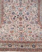 Overview. Keschan, signiert, hellgrundig, durchgehendes Blumenmuster, Kanten belaufen, 400x280 cm