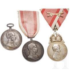 Zwei Tapferkeitsmedaillen und eine Medaille Signum Laudis