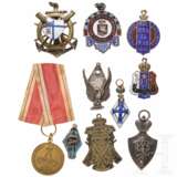 Neun Abzeichen und eine Medaille, 19./20. Jhdt. - photo 1