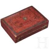 Rotledern bezogenes Etui mit aufgelegtem russischen Doppeladleremblem, Mitte 19 Jhdt. - photo 1