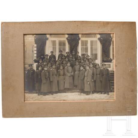 Gruppenfoto der Offiziere des Leibgarde-Atamansky-Regiments, Russland, um 1910/15 - Foto 1