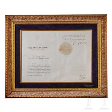 Mustafa Kemal Atatürk (1881 - 1938) - signiertes Dokument - photo 1