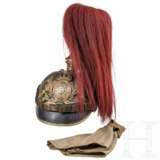 Helm M 1886 für einen Reservisten mit Paradebusch und Helmüberzug - Foto 1