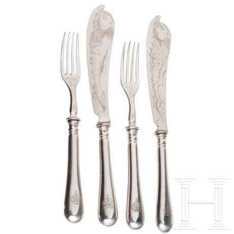 Vierteiliges Fischbesteck aus Silber, wohl aus einer hohen Offiziers- oder Admiralsmesse, um 1870 - photo 1
