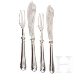 Vierteiliges Fischbesteck aus Silber, wohl aus einer hohen Offiziers- oder Admiralsmesse, um 1870