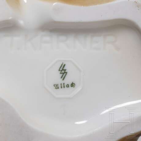 Porzellanmanufaktur Allach - liegender junger Dackel in farbiger Ausführung - photo 5