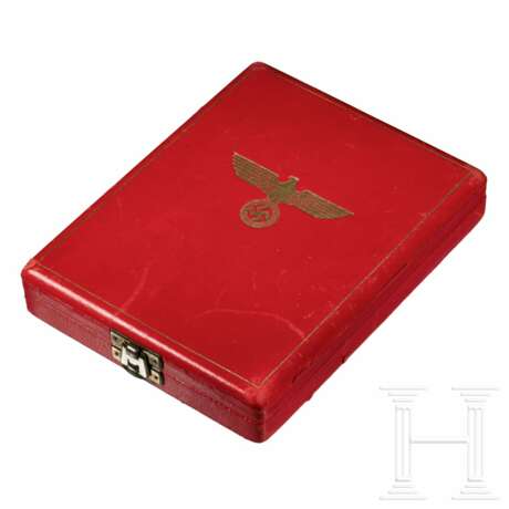 An Order of the German Eagle Neck Cross 1st Class 1937-43 with Swords by Godet & Co., in its original case of issue - photo 2