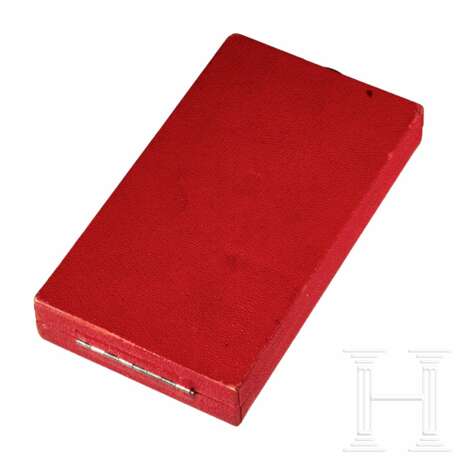 An Order of the German Eagle 5th Class 1943-45 with Swords by Godet & Co., in its original case of issue - photo 3
