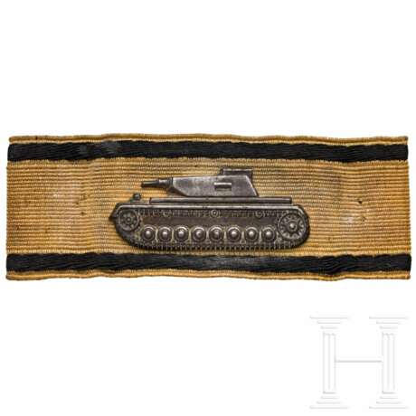Sonderabzeichen für das Niederkämpfen von fünf Panzerkampfwagen durch Einzelkämpfer in Gold - фото 1