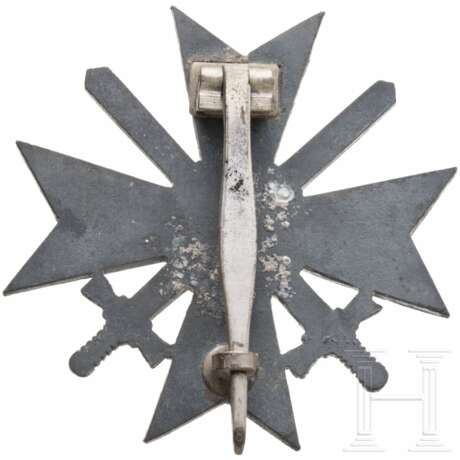 Kriegsverdienstkreuz 1. Klasse mit Schwertern im Etui - фото 2