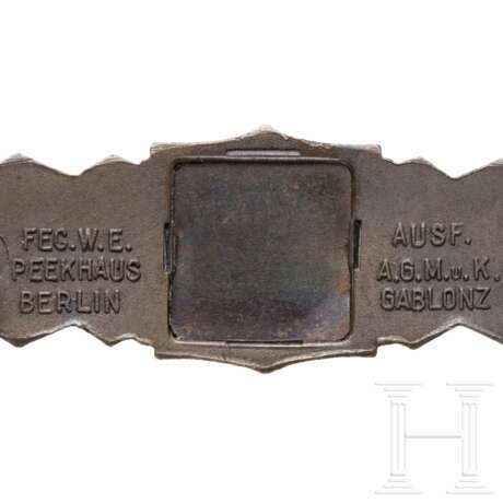 Nahkampfspange in Bronze, Hersteller A.G.M.u.K. - photo 1