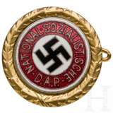 Goldenes Parteiabzeichen in großer und kleiner Ausführung (Deschler) sowie weitere Orden und Dokumente - photo 4