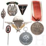 Konvolut Orden und Kleinabzeichen - photo 1