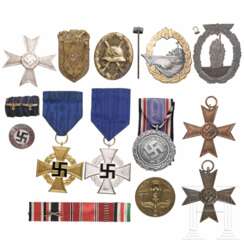 Zerstörer-Kriegsabzeichen, Minensucher-Abzeichen, Kriegsverdienstkreuz 1. Klasse 1939 und weitere Orden