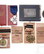 Награды. Sammlung Orden, Etuis, Tüten und eine KdF-Plakette
