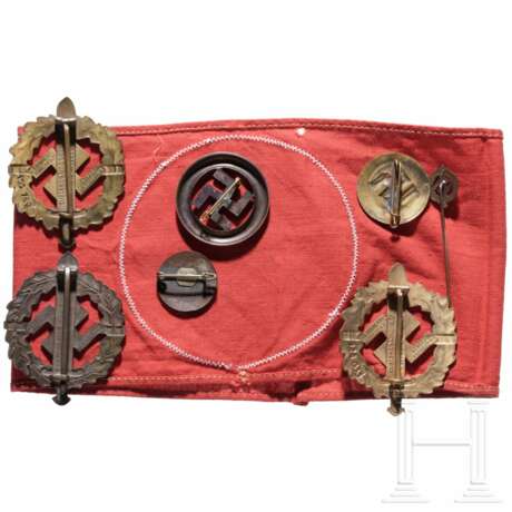 NSDAP/SA-Armbinde und -Abzeichen - photo 2