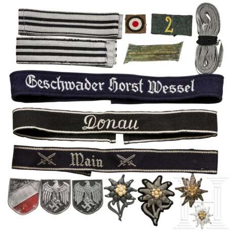 Ärmelbänder, Edelweiße, Tropenhelm-Abzeichen, Effekten und Silberlitzen - photo 1