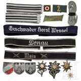 Ärmelbänder, Edelweiße, Tropenhelm-Abzeichen, Effekten und Silberlitzen - photo 1