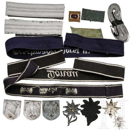 Ärmelbänder, Edelweiße, Tropenhelm-Abzeichen, Effekten und Silberlitzen - photo 2
