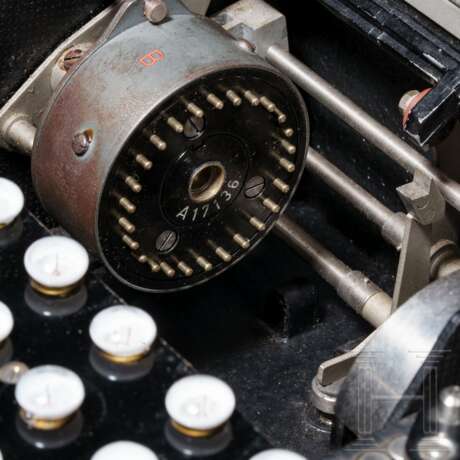 Chiffriermaschine "Enigma I", Nummer "A 5773" von 1937, komplett mit Holzkasten - photo 4