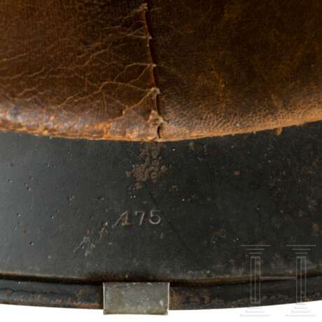Stahlhelm M 35 des Heeres mit einem Abzeichen und Drahtnetz - Foto 7