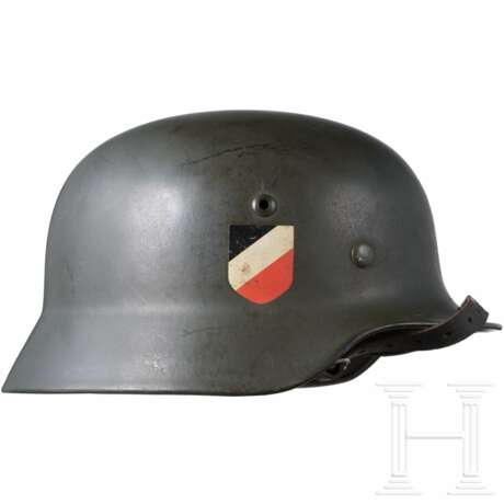 Stahlhelm M 35 mit beiden Abzeichen, Q64 - photo 2