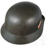 Stahlhelm M 35 mit beiden Abzeichen, Q64 - photo 3