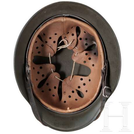 Stahlhelm M 35 mit beiden Abzeichen, Q64 - photo 4