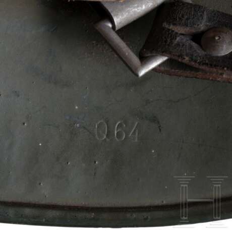Stahlhelm M 35 mit beiden Abzeichen, Q64 - photo 5