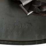 Stahlhelm M 35 mit beiden Abzeichen, Q64 - photo 5