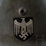 Stahlhelm M 35 mit beiden Abzeichen, Q64 - photo 8