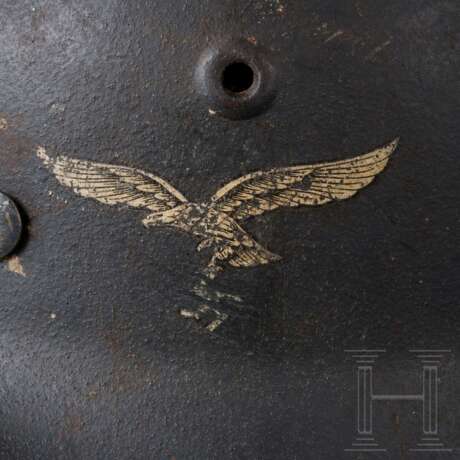 Stahlhelm M40 der Luftwaffe mit 1 Helmabzeichen, T769 - Foto 6